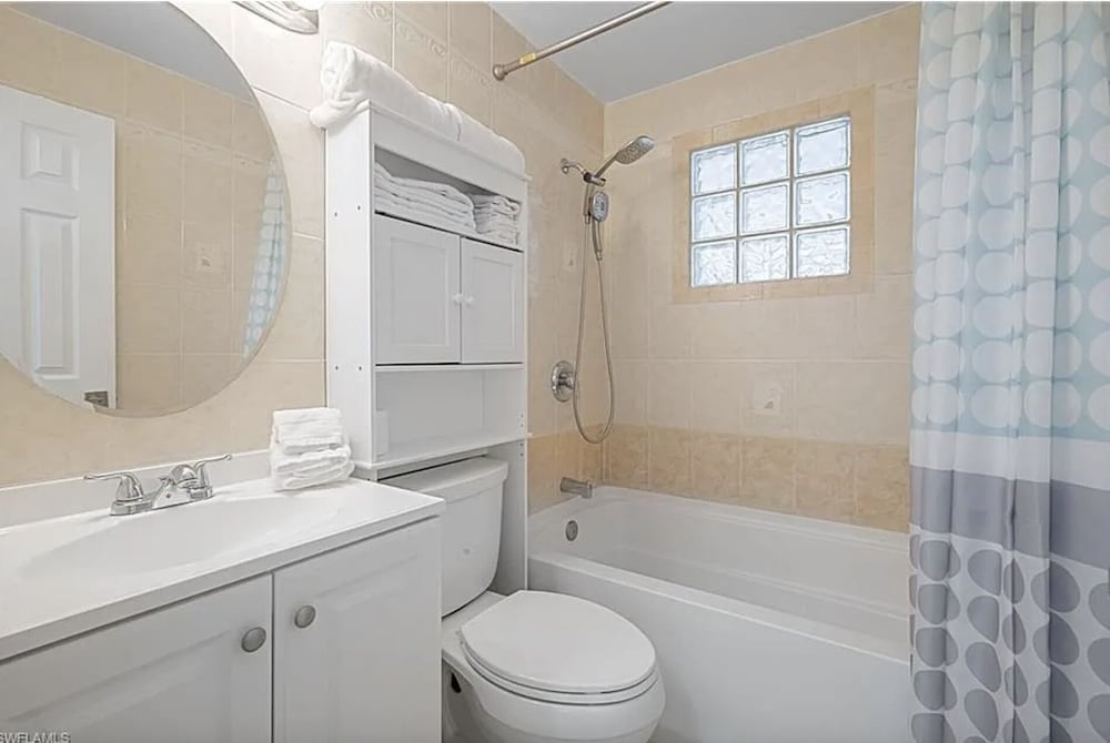 Fall In Naples Hot Tub On 107th 3 Bedroom Home