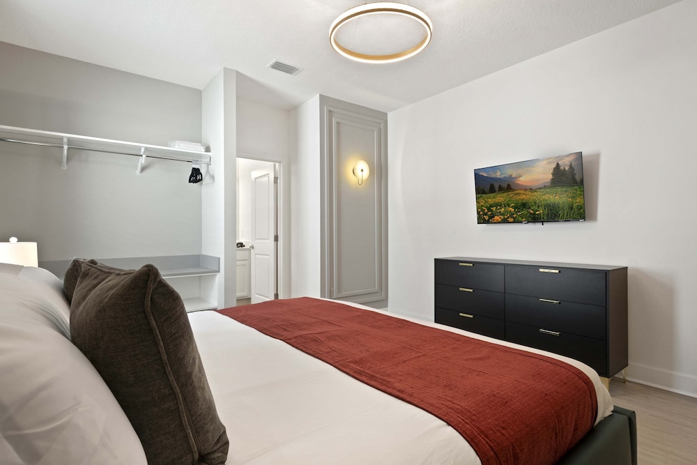 Magical 15-bedroom Villa Game Room, Theater & More!