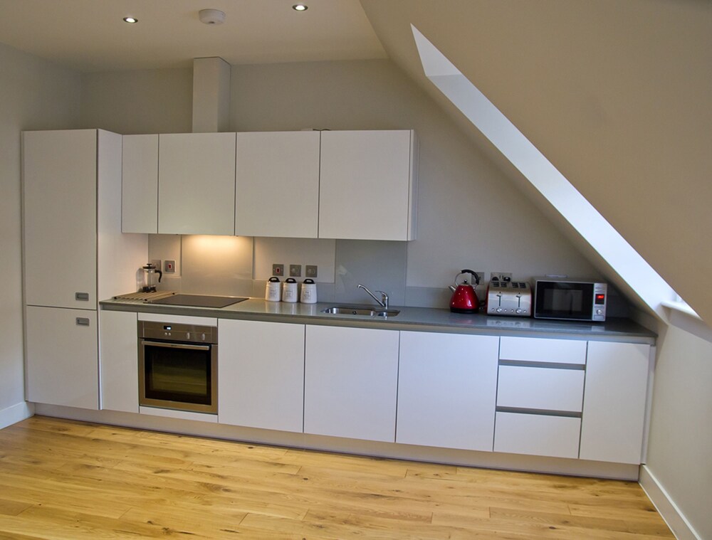 Icon Brentwood City Apartment