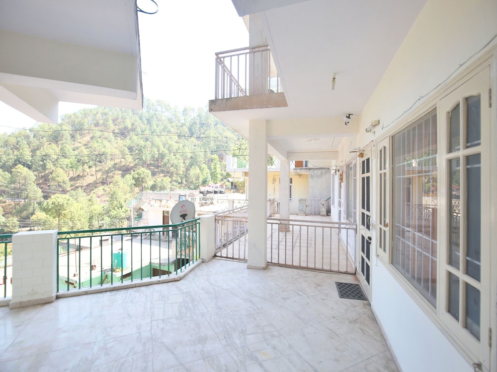 OYO 14084 Home Hill View Studio Barog - Property Image 3
