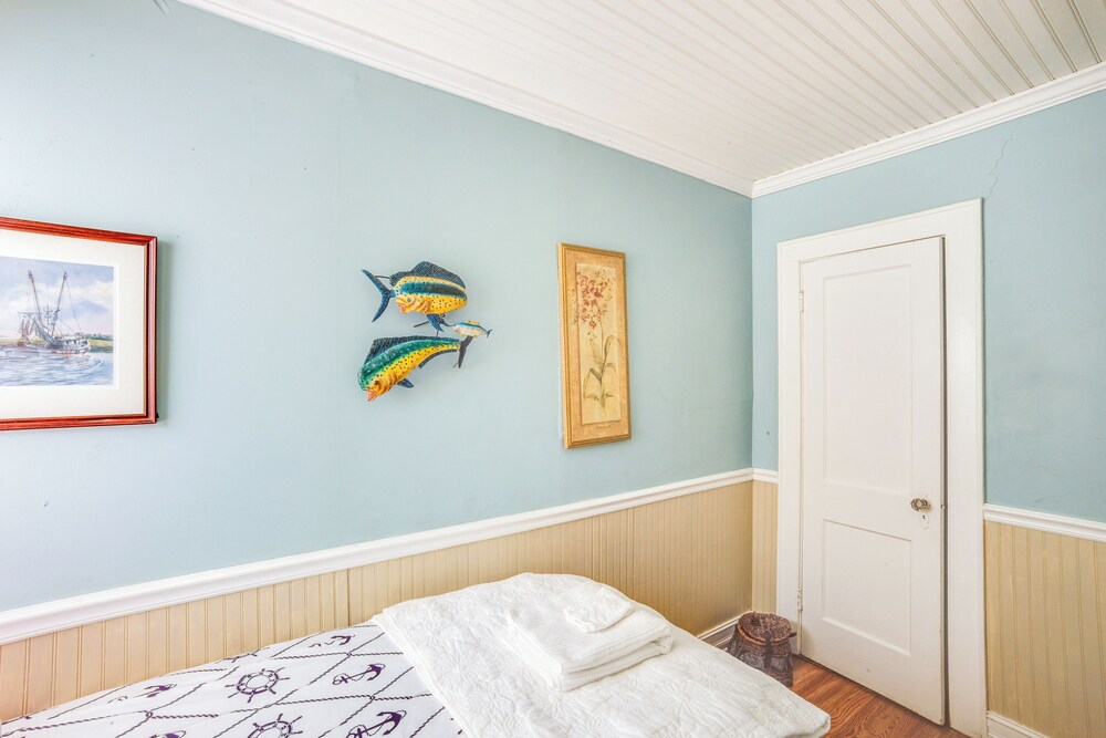 5 Mi to Downtown Beaufort: Pet-friendly Cottage!