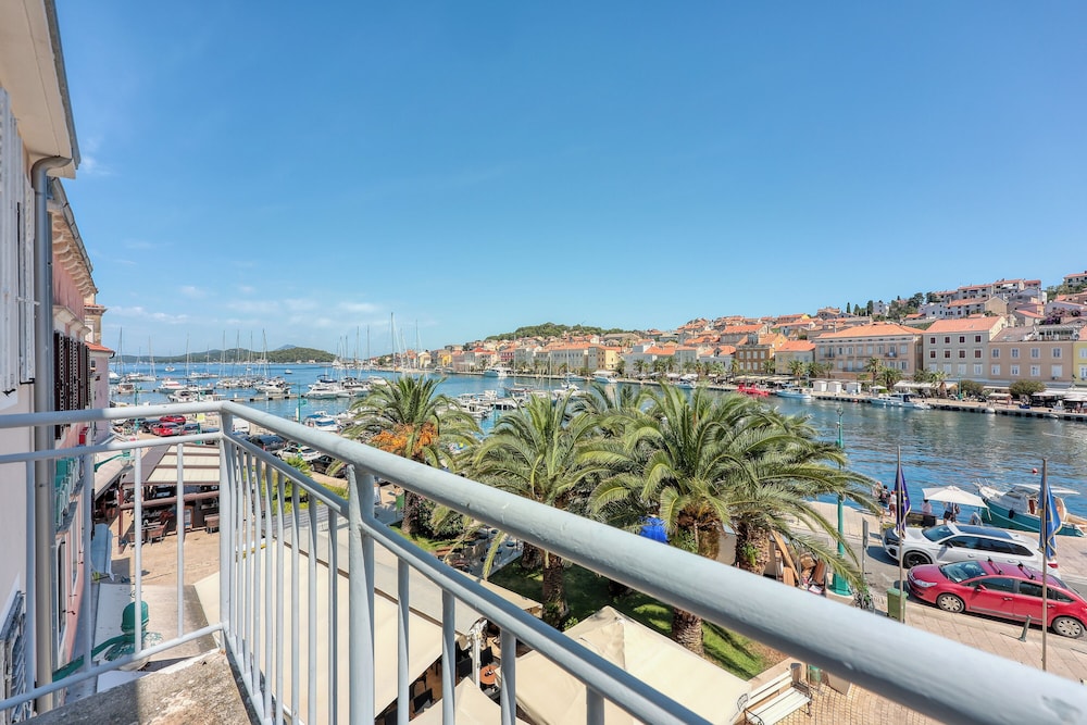 The Perfect View Penthouse Design Apt.