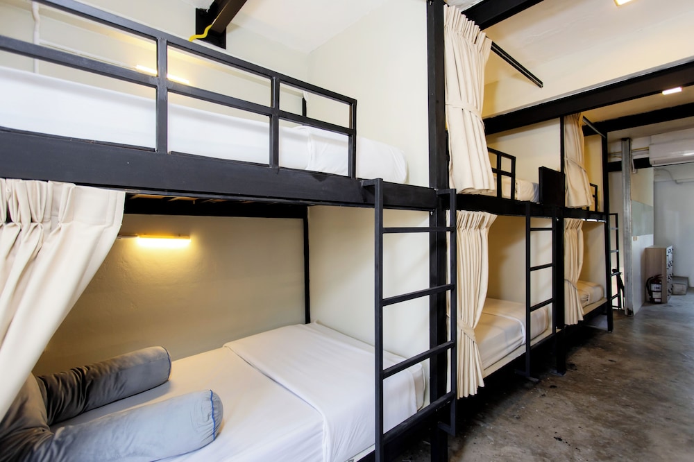 Nomad Plus Life Hostel Pattaya