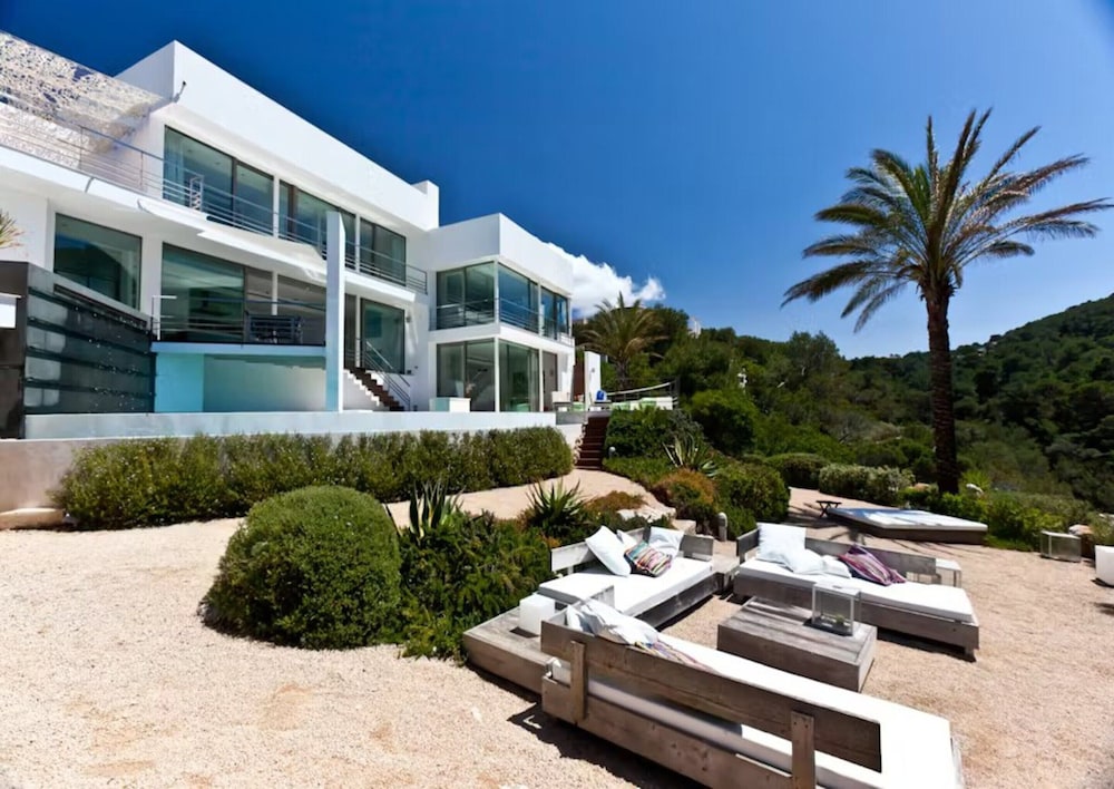 Appealing Villa With Private Terrace