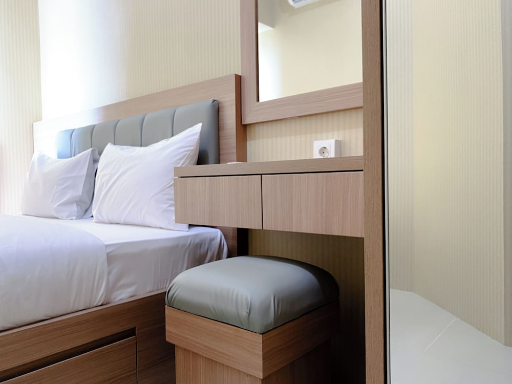 Minimalist And Enjoy Living 1Br Vasanta Innopark Apartment