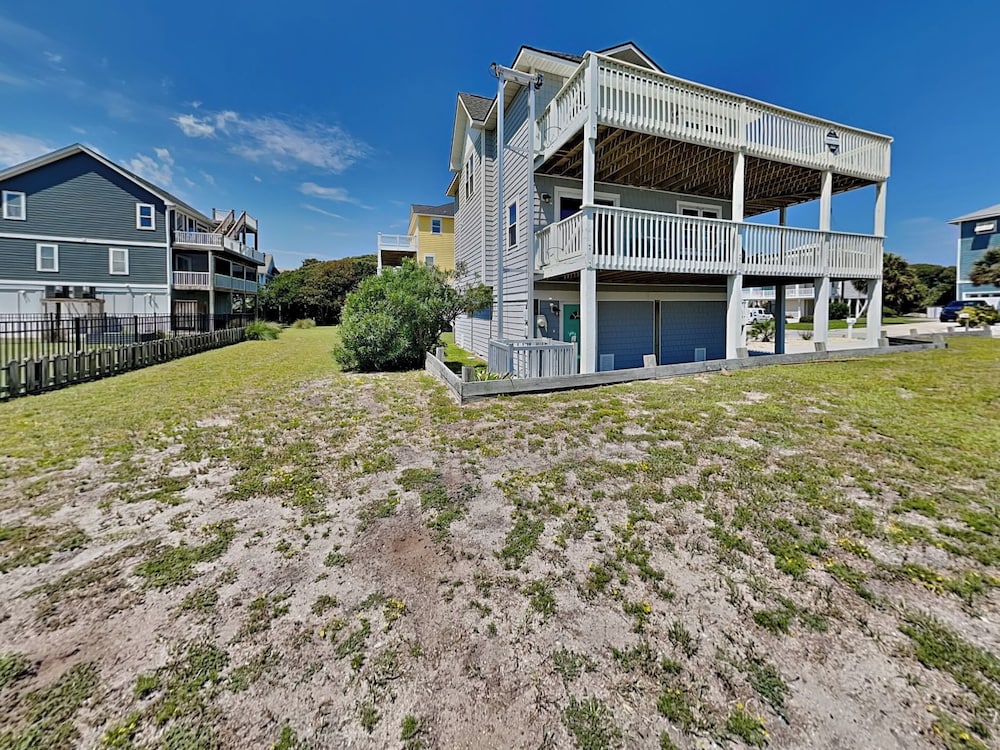 Salty Seahorse by Topsail Realty