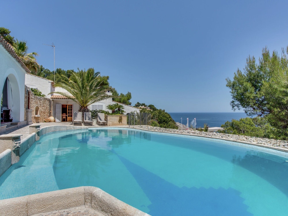 Fantastic Villa With Private Swimming Pool, Garage, Bbq, Patio, Wifi and the sea photo 2