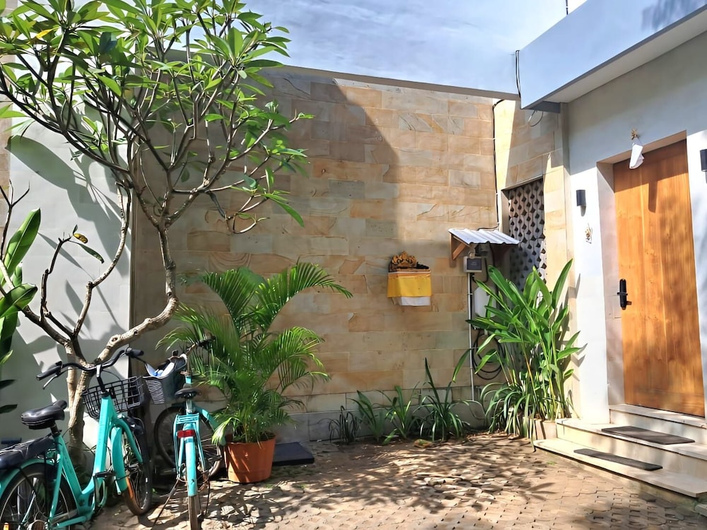3-bedroom Private pool villa City Sanur