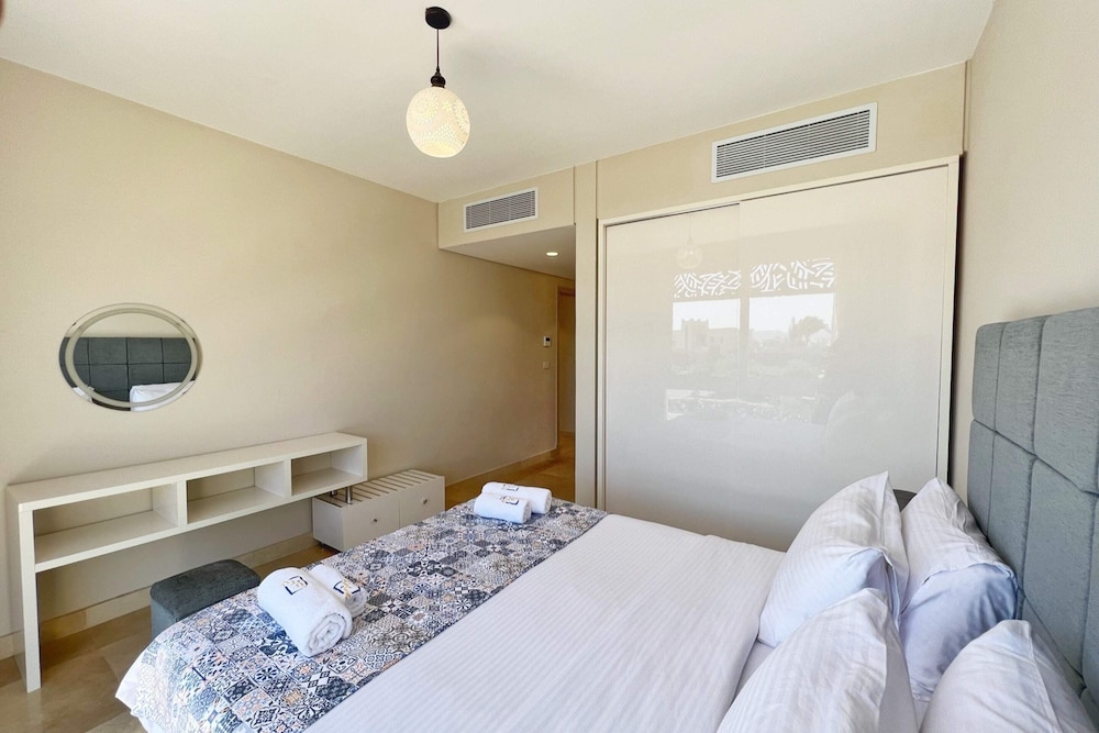 Xuru Stays I Sparky & Summery 2 BDR @ Mangroovy Free Beach & Pool Access