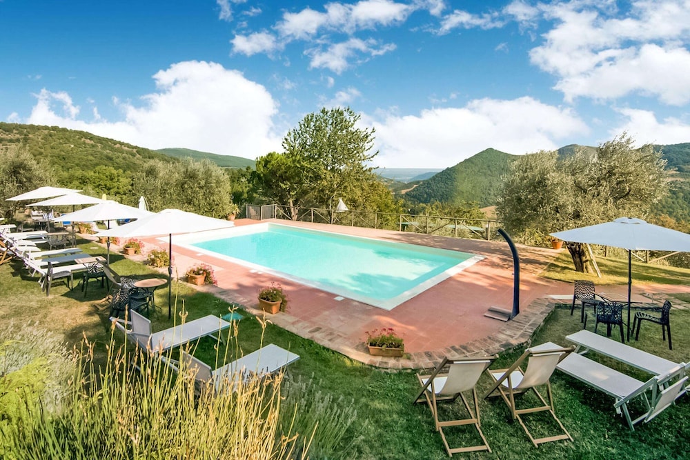 Apartment Monte Santa Maria With Pool Views