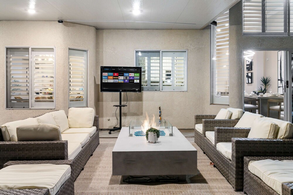Luxury Pool Home w Theater Games Mountain View