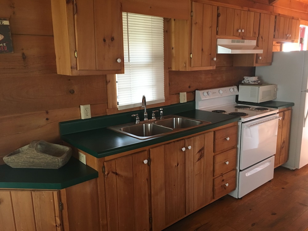 Smoky View Cottages & RV Resorts