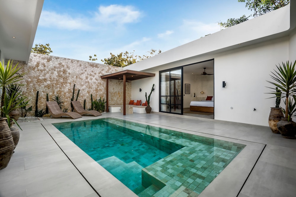 Apricot House by Alfred in Bali - Brand NEW Cozy 3BD Pool House Close to Bingin Beach