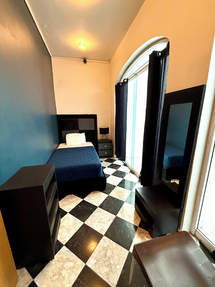 ROOMIES HOSTEL Reforma - La Diana