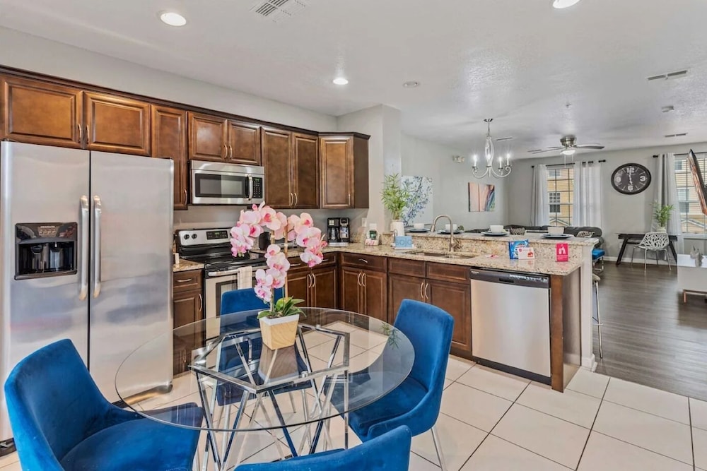 Vista Cay Swanky