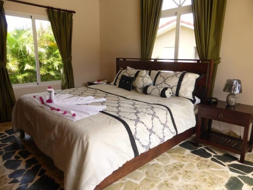 Elegant and Private 4 Bedroom Villa view 5