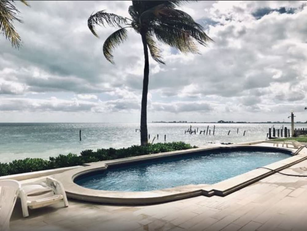 Flamingo Beach Plus