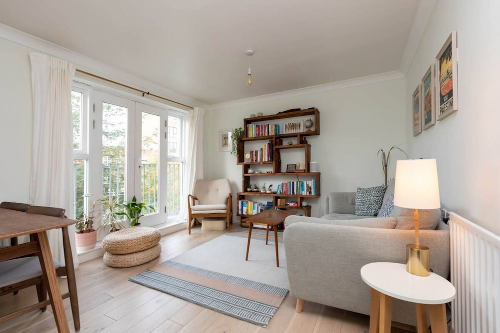 Stylish and Light 1 Bedroom Flat Near Victoria Park