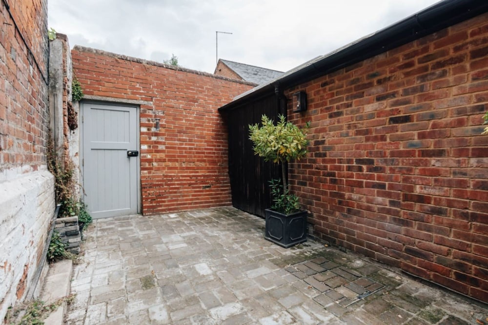 The Emerald - Central Henley 2 Bedroom House - From 145 Per Night