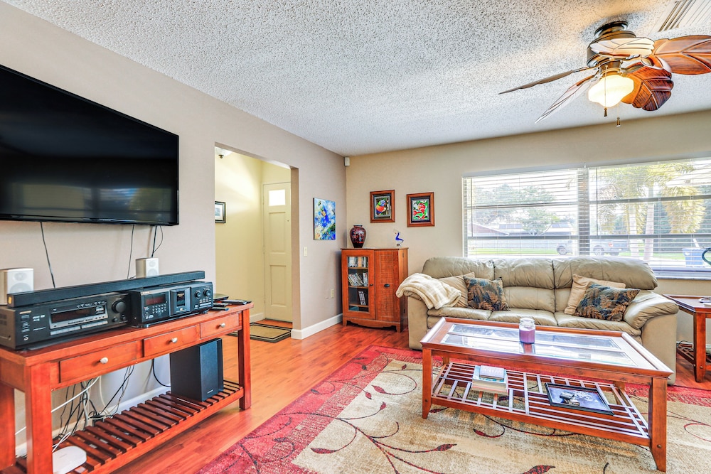 Palm Aire Home - 5 Mi to SRQ Airport!