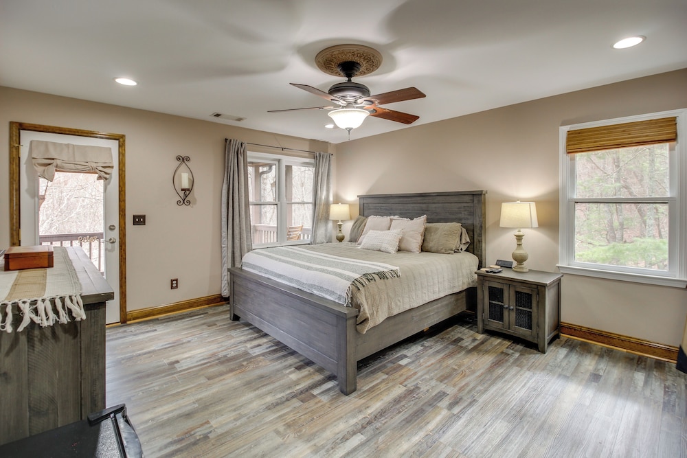 Community Perks: Mtn-view Ellijay Cabin w/ Hot Tub