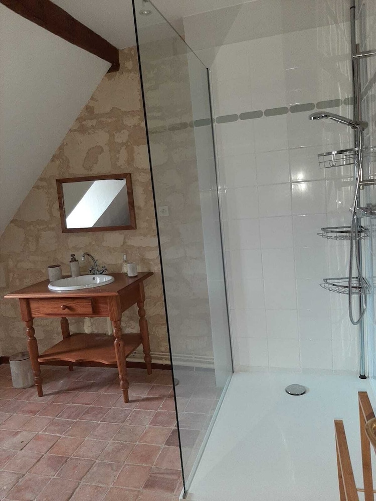 AU PIED DU LAVOIR
