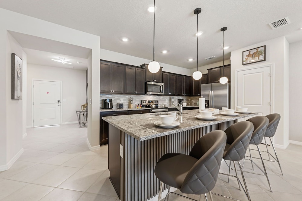 1287 Blue Paradise Way