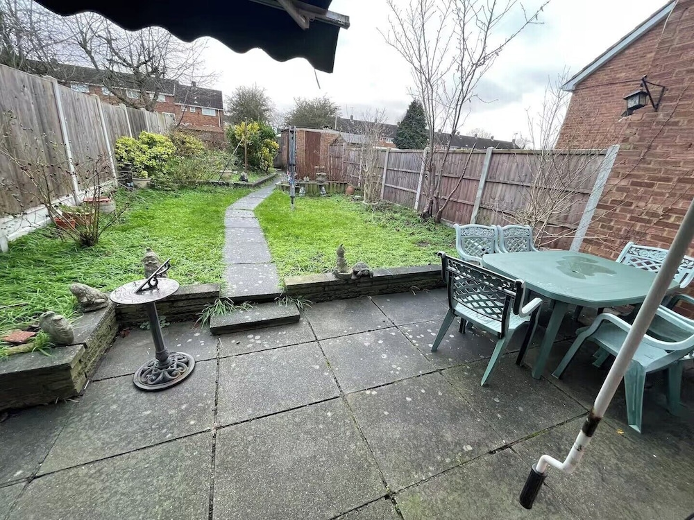Charming Basildon House With 3 Bedroom Near Town