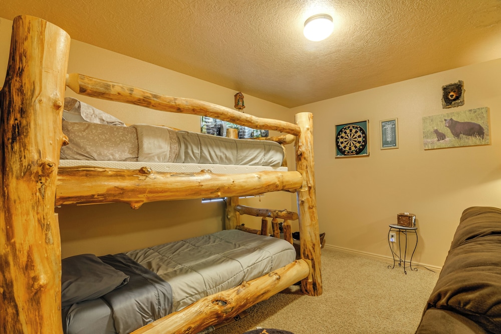 Luxe Cabin Retreat, Near Bryce & Zion Nat'l Parks!