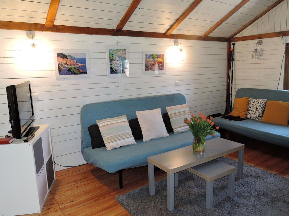 Cottage Overlooking the Lake, Insko view 5