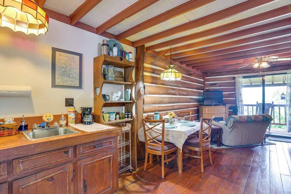 Cozy Luray Cabin w/ Views: Near Hiking Trails!