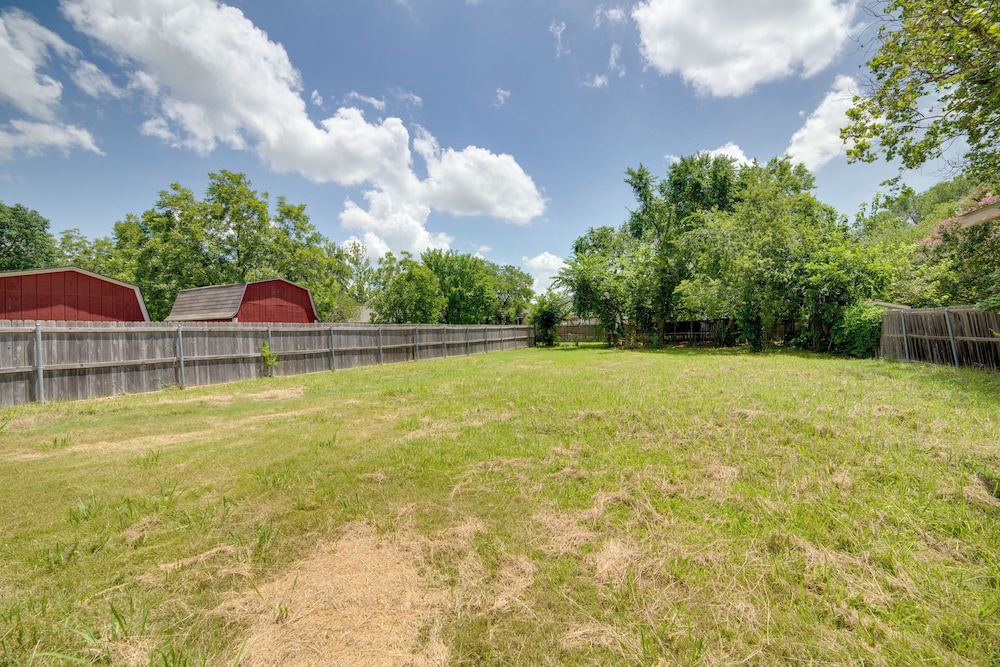 Pet-friendly Sachse Home: Large Fenced Yard
