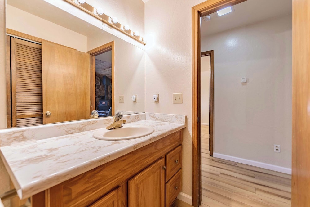 Oglala Little Lodge - Cabin Getaway