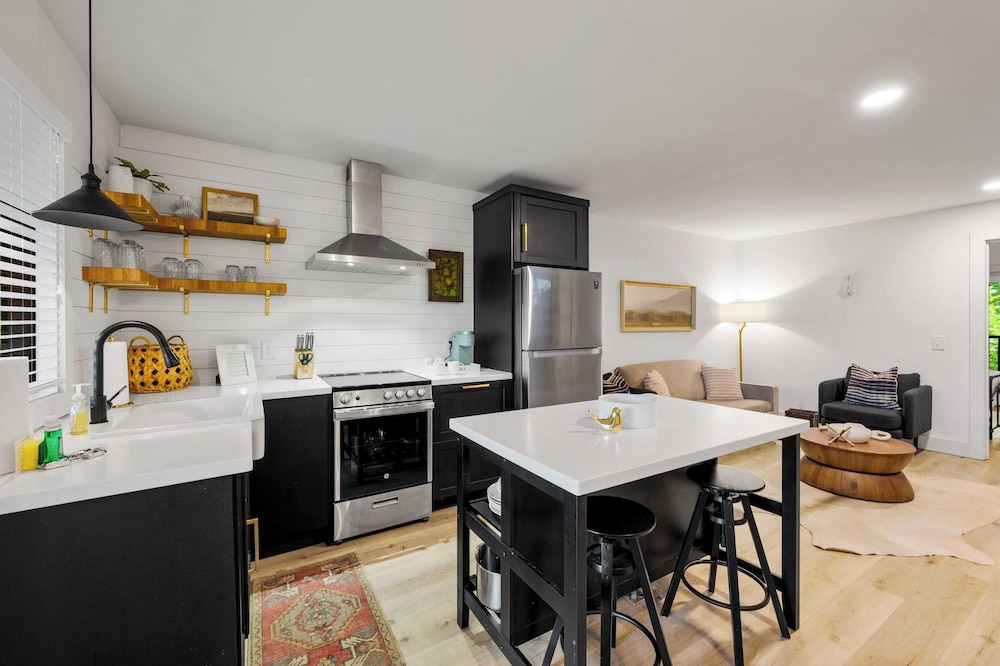 Firefly Mountain Suites Sleeps 36 Indoor Pool, Hot Tub, Game Room, Playground