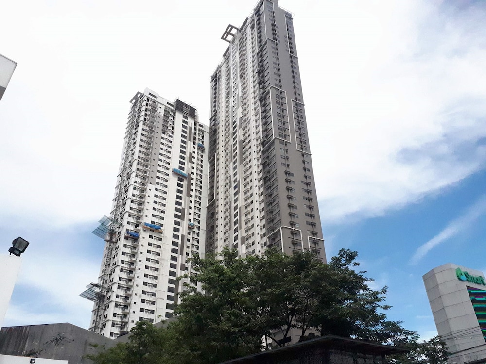 Cebu Vacations - Versteeg Vacations - Horizons 101 - Property Image 1