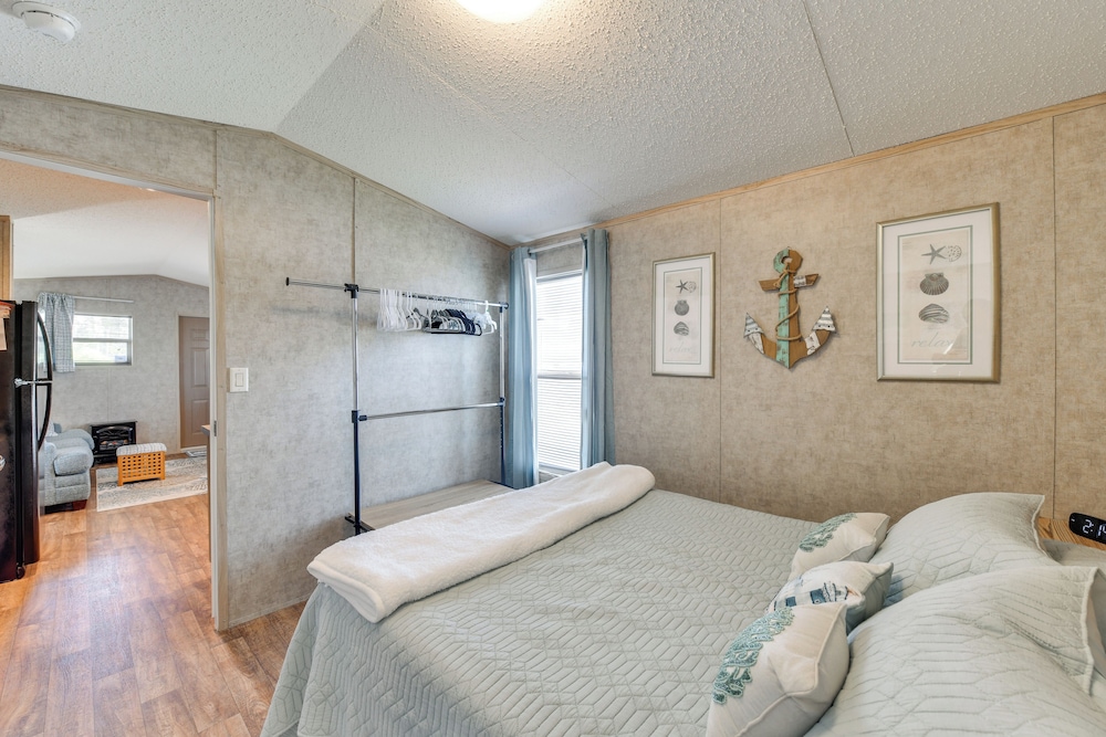 2 Mi to Anna Maria Island: Newly Built Home!