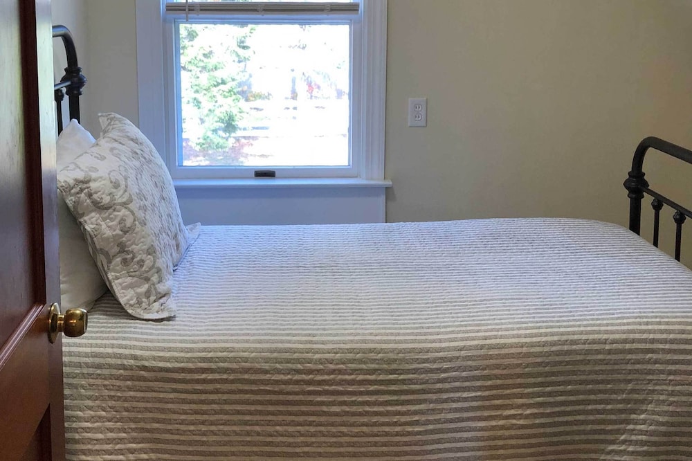 Kennebunk Home w/ Yard < 1 Mile to Dock Square! - Property Image 28