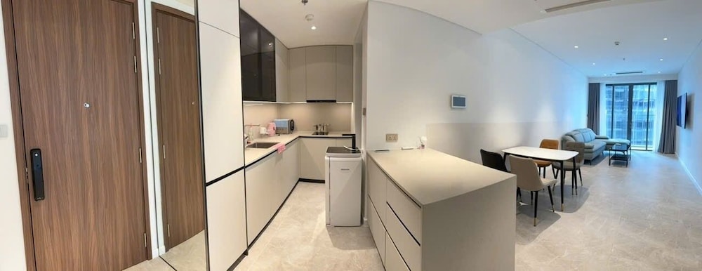 DongDong Apartment The Metropole