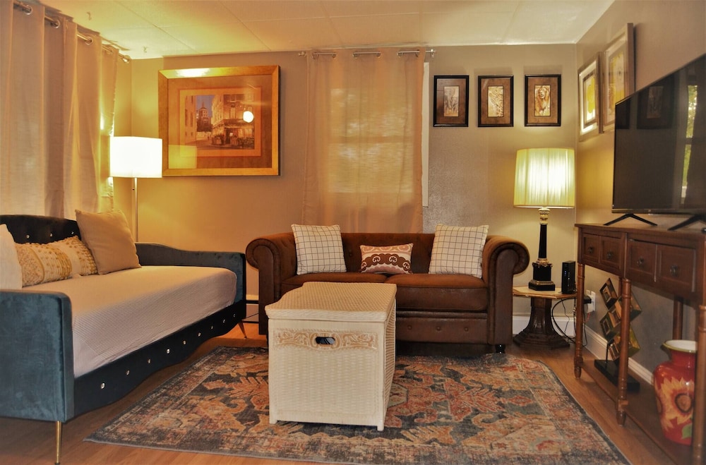 Gather Here 9br, 5BA Group