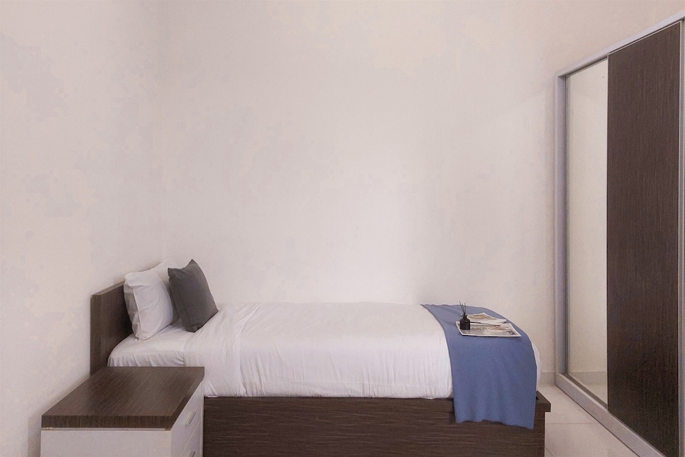 Cozy and Homey Studio (No Kitchen) at Apartment Aeropolis Residence