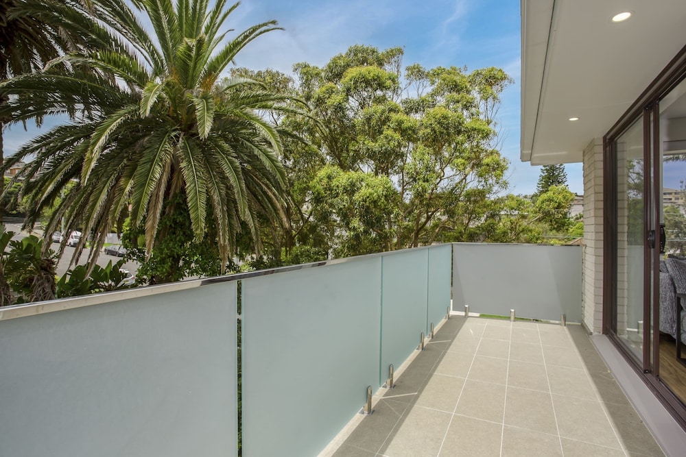 North-east Facing Modern 2-bed Apartment