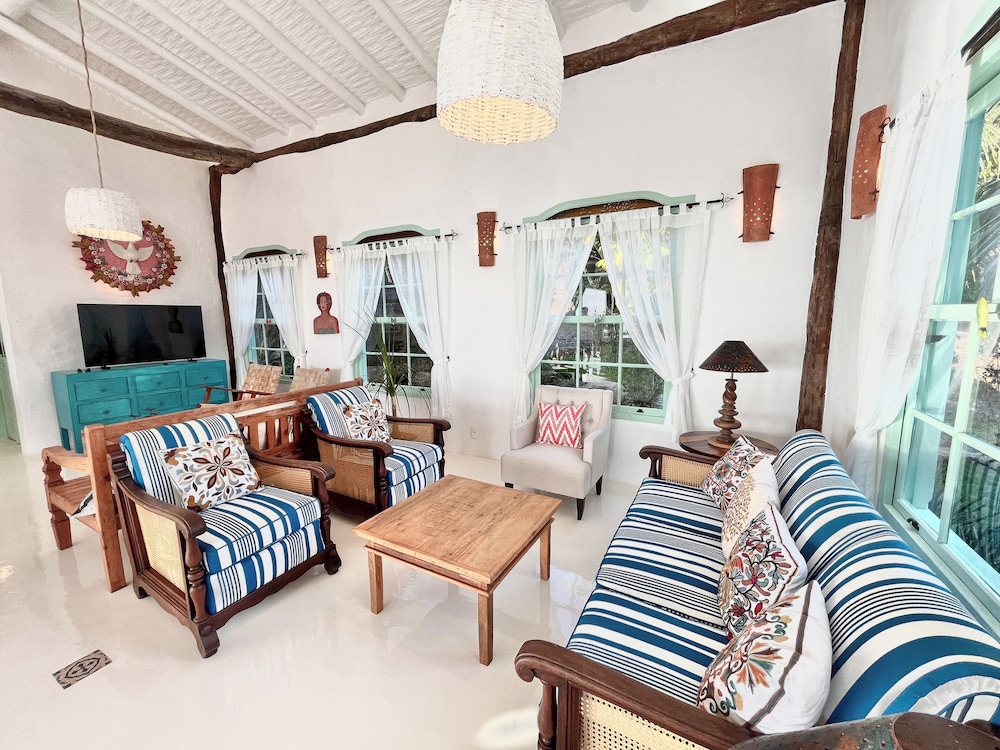 Blow Show Casa III Guest House