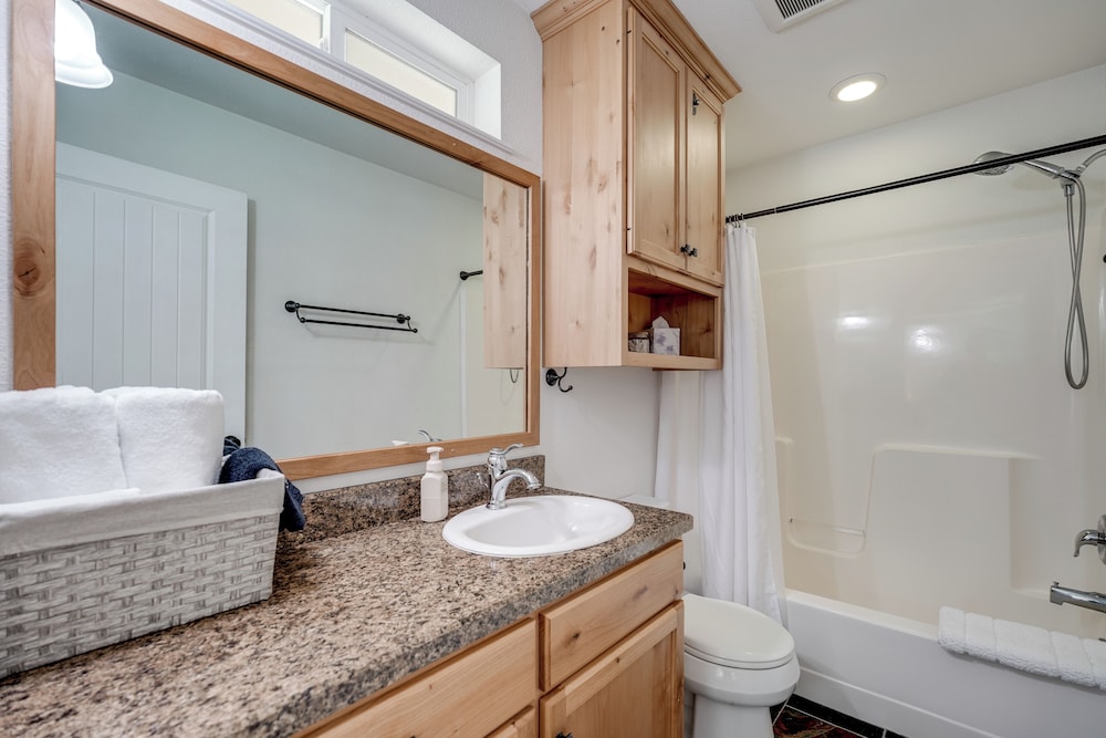 Walk to Dtwn: Charming Family Cabin in Twain Harte