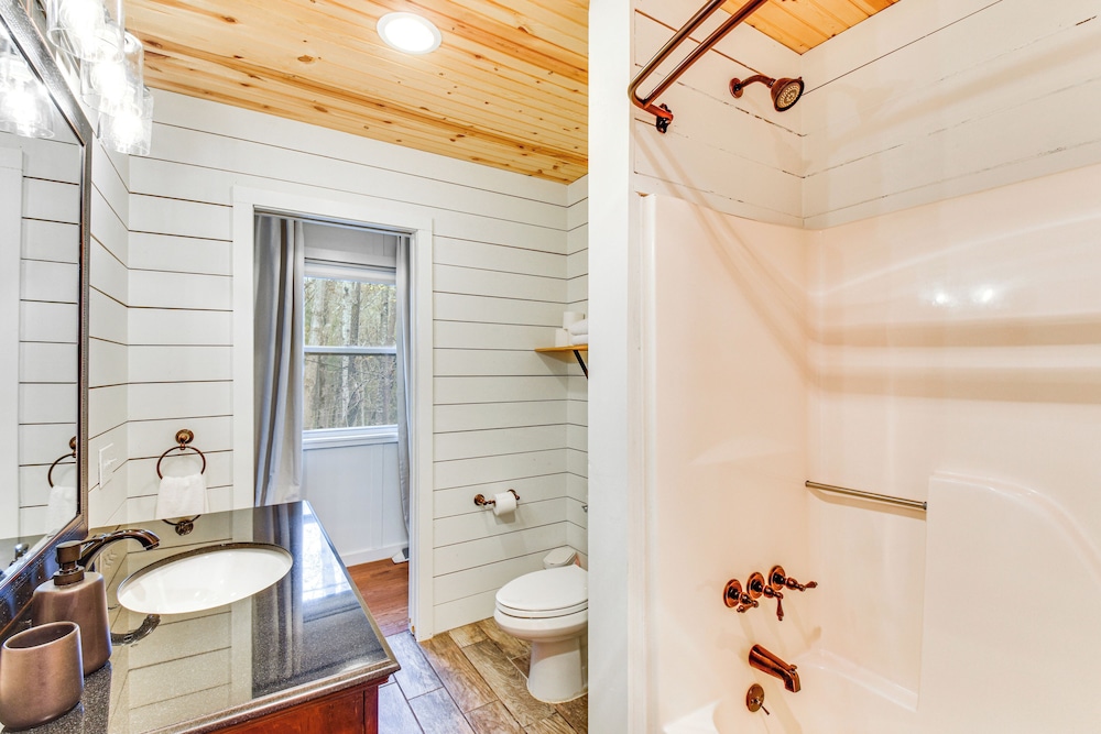 1 Mi to Beach: Lake Rabun Home w/ Carriage House
