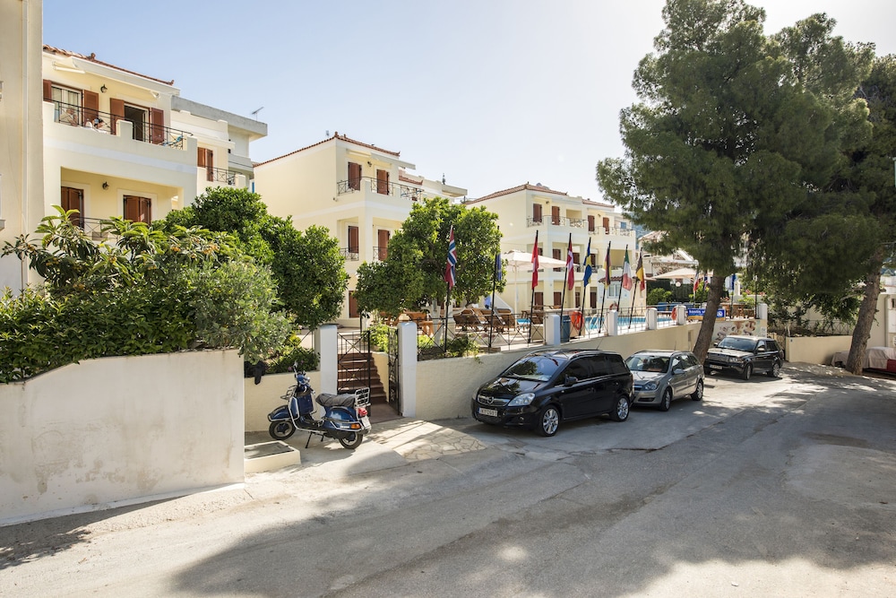Kostis Villas