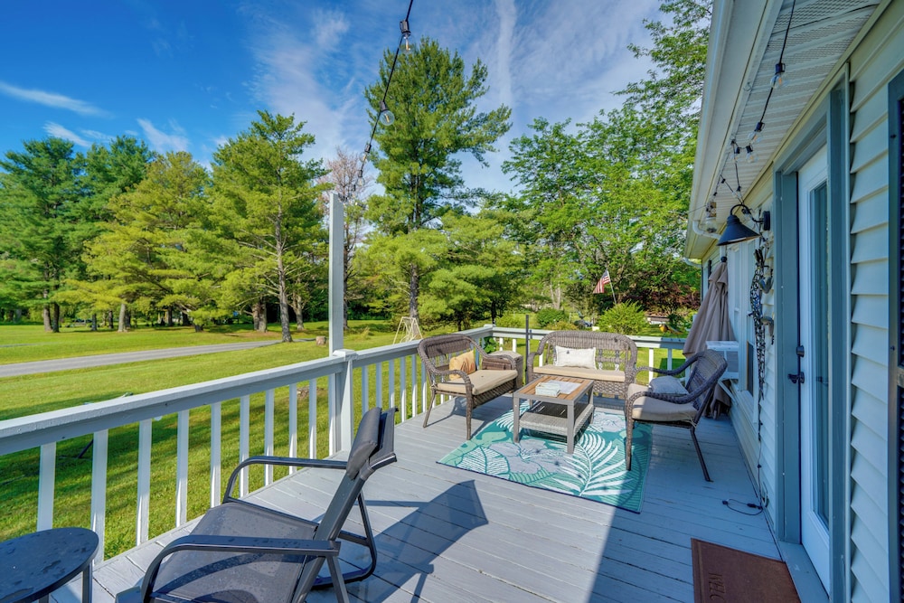 Fire Pit, Deck & Water Views: Athens Home!
