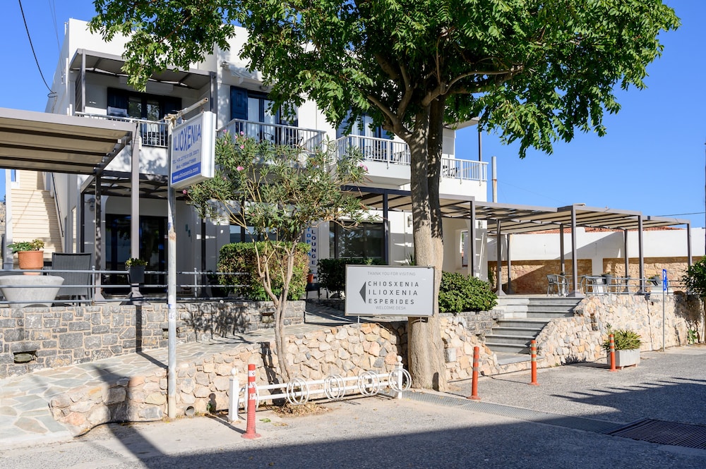 Ilioxenia Studio & Apartments