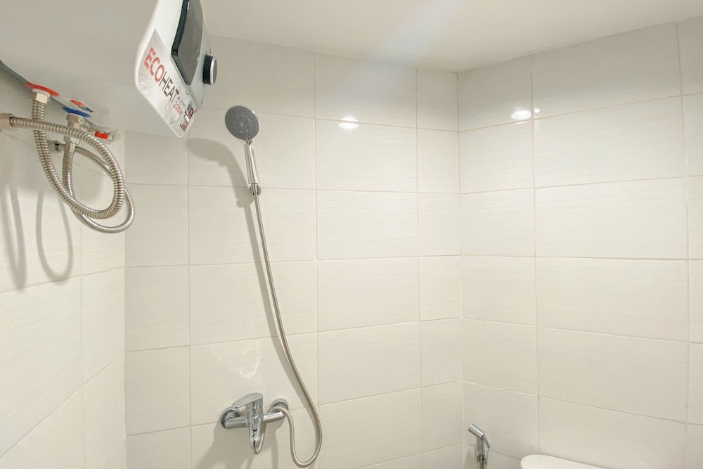 Good And Simple Look 1Br At Amartha View Apartment