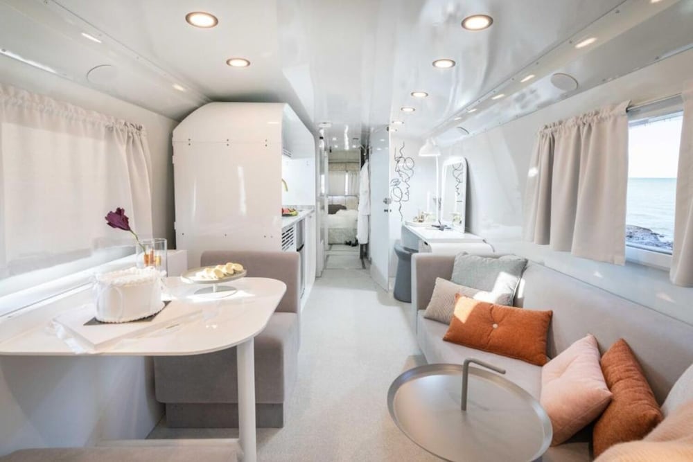 The Daydream Bus Hideaway by Sea N' Rent