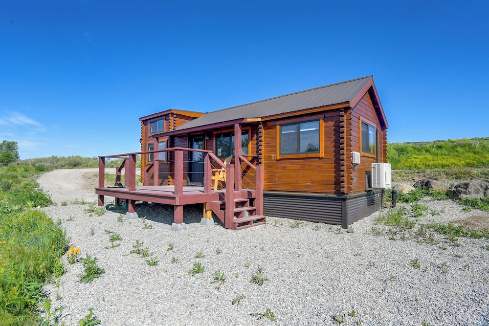 Teton Mtn Views: Peaceful Riverfront Cabin!